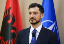 Mekanika e protestave brenda një autokracie. Vetëm një xhiro nga bulevardi…dhe propaganda na ther me sarkazëm: “Opozita nuk fiton dot asgjë/nga Andi Mustafaj